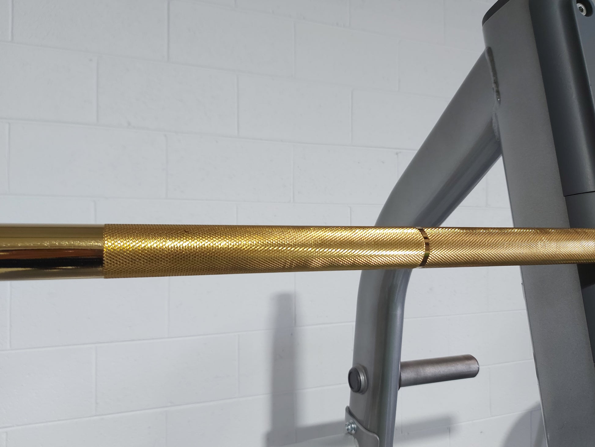 AltraBody-Gold-7ft-20KG-Olympic-Barbell-1500lb-rating-4