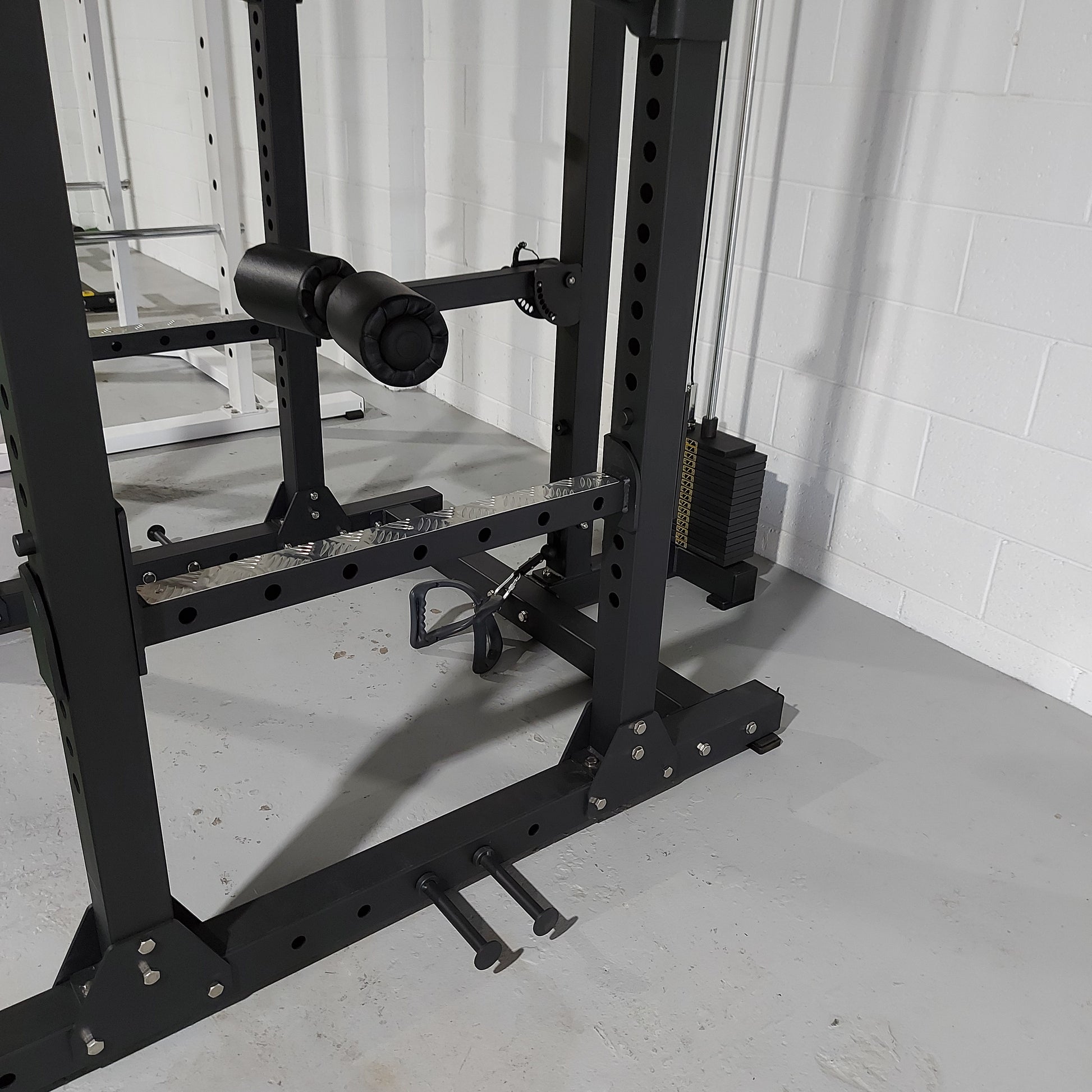 AltraBody-R2000-Power-Rack-with-Lat-Pulldown/Row-Attachment-+-80kg-Weight-Stack-6